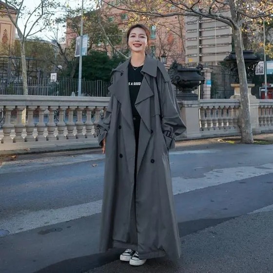 Trench coat for women mid-length British style 2024 spring and autumn new Korean loose college style over-knee long jacket
Trench coat for women mid-length British style 2024 spring and autumn new Korean loose college style over-knee long jacket