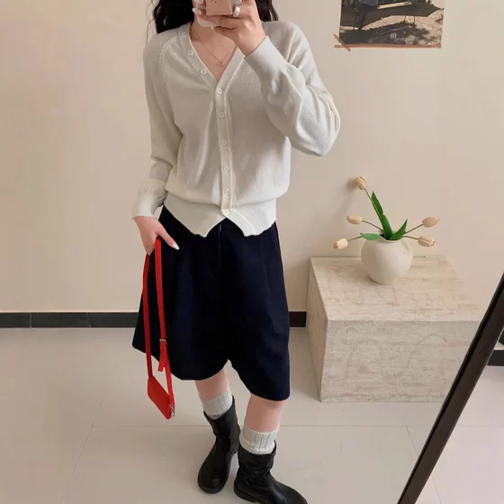 Design-sensual short cardigan top jacket trendy and versatile 2025 new simple solid color V-neck sweater knitted sweater for women
Design-sensual short cardigan top jacket trendy and versatile 2025 new simple solid color V-neck sweater knitted sweater for women