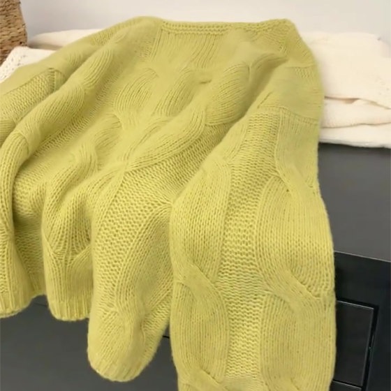 Giant recommendation! Women's soft, soft and gentle, lazy, wind, mohair, yellow, thick crotch, round neck knitted sweater
Giant recommendation! Women's soft, soft and gentle, lazy, wind, mohair, yellow, thick crotch, round neck knitted sweater