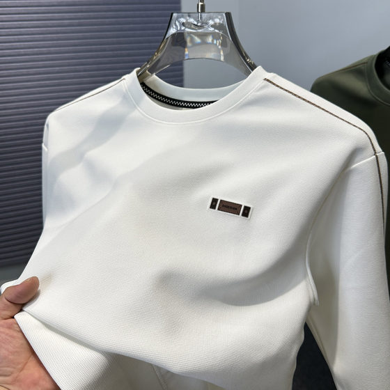 Men's sweatshirts in spring and autumn round neck pullover autumn jacket sports and casual long-sleeved base shirt men's underwear top
Men's sweatshirts in spring and autumn round neck pullover autumn jacket sports and casual long-sleeved base shirt men's underwear top