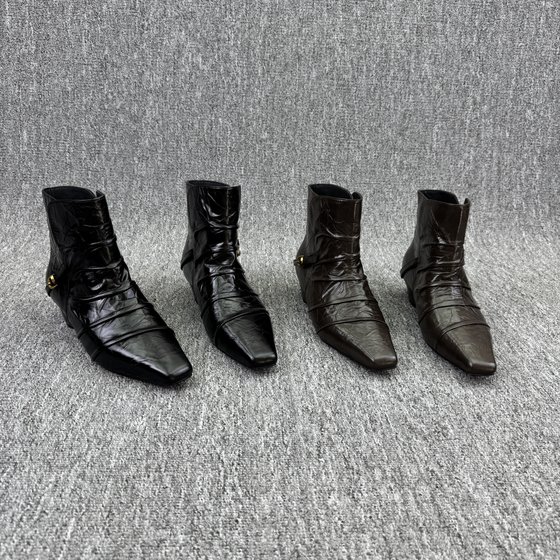 Lemo European station European leather women's boots 2025 autumn new square toe thick heel high heel pleated fashion boots
Lemo European station European leather women's boots 2025 autumn new square toe thick heel high heel pleated fashion boots