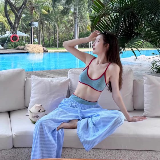 Thai designer retro split high waist, thin waist, thin belly, small chest gathered camisole Bikini resort swimmock female
Thai designer retro split high waist, thin waist, thin belly, small chest gathered camisole Bikini resort swimmock female