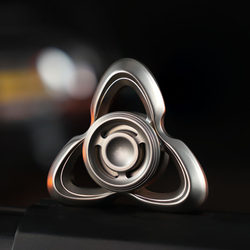 Cat's eye stone three-page stainless steel attack speed fingertip top EDC push card decompression toy boring decompression artifact Cat's eye stone three-page stainless steel attack speed fingertip top EDC push card decompression toy boring decompression artifact