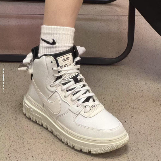 Nike Air Force 1 Air Force 1 Women's High-top versatile casual shoe DC3584-100
Nike Air Force 1 Air Force 1 Women's High-top versatile casual shoe DC3584-100