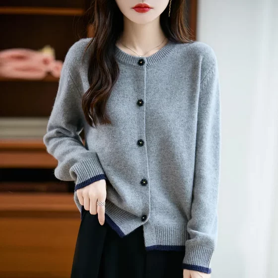 Korean new autumn and winter cardigan for women buttons gray loose sweater jacket raccoon velvet knitted long-sleeved women's top
Korean new autumn and winter cardigan for women buttons gray loose sweater jacket raccoon velvet knitted long-sleeved women's top