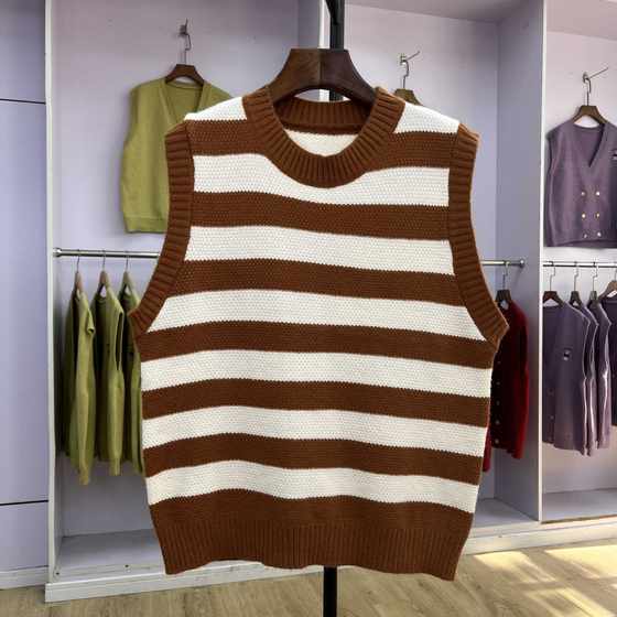 797 round neck coffee wide striped pullover knitted vest vest sleeveless top atmosphere layered outfit for women
797 round neck coffee wide striped pullover knitted vest vest sleeveless top atmosphere layered outfit for women