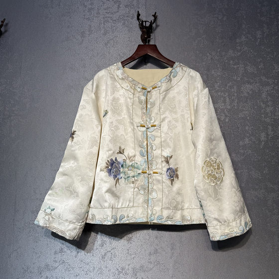 New Chinese style silk heavy industry embroidered beaded jacket for women 2025 spring new small fragrance style top
New Chinese style silk heavy industry embroidered beaded jacket for women 2025 spring new small fragrance style top
