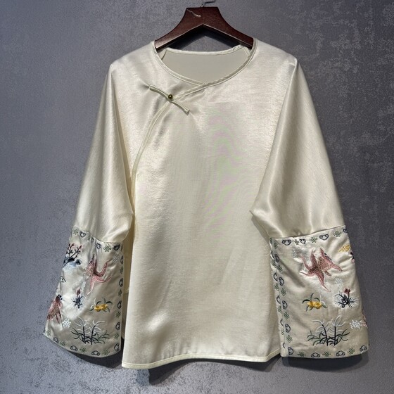 New Chinese style Chinese style acetic acid heavy industry embroidered clear Hanfu top for women 2025 autumn new fashionable and versatile cardigan
New Chinese style Chinese style acetic acid heavy industry embroidered clear Hanfu top for women 2025 autumn new fashionable and versatile cardigan