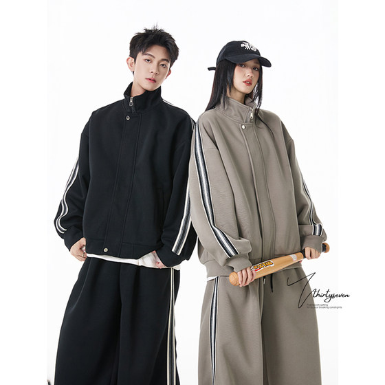 V37 American contrasting striped couple sports suit men and women autumn trendy brand teenager sweatshirt and sweatpants two-piece set
V37 American contrasting striped couple sports suit men and women autumn trendy brand teenager sweatshirt and sweatpants two-piece set