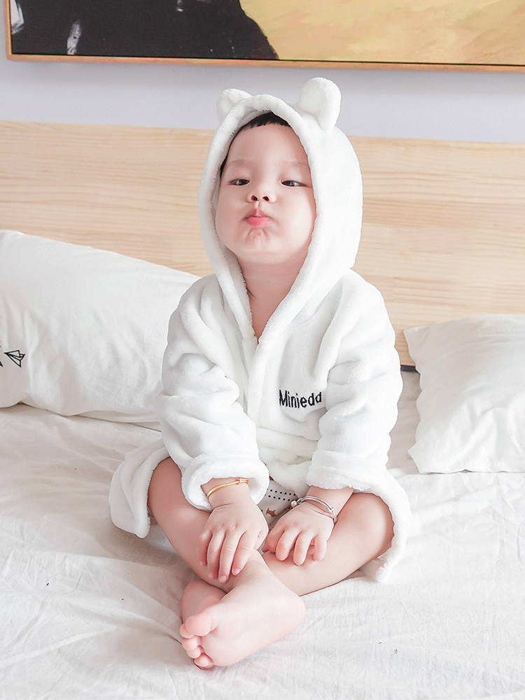 Camicia da notte e vestaglia in flanella con cartone animato