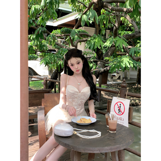 Xiang Swaner spring outfit suit for women 2025 spring new satin suspender top mesh skirt
Xiang Swaner spring outfit suit for women 2025 spring new satin suspender top mesh skirt