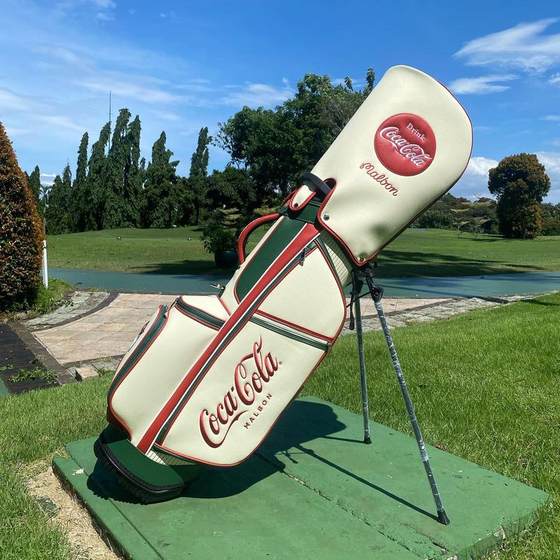 Welfare spot MALBON X COCA-COLA co-branded Coca-Cola embroidered golf bag stand bag
Welfare spot MALBON X COCA-COLA co-branded Coca-Cola embroidered golf bag stand bag
