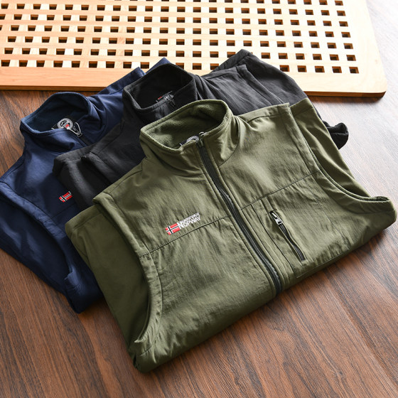 Nordic beef! Warm inner lining! Foreign trade men's outdoor windproof standing collar vest vest vest for autumn and winter
Nordic beef! Warm inner lining! Foreign trade men's outdoor windproof standing collar vest vest vest for autumn and winter