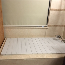 Folding bathtub cover plate toilet bathroom bathroom storage shelf dustproof insulation bathtub shelf without hole drilling Folding bathtub cover plate toilet bathroom bathroom storage shelf dustproof insulation bathtub shelf without hole drilling