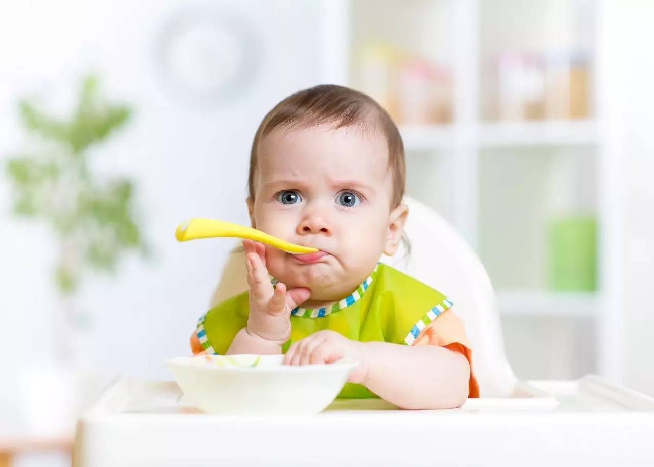 如何培养宝宝自主进食？育婴师：5大关键点要把握好