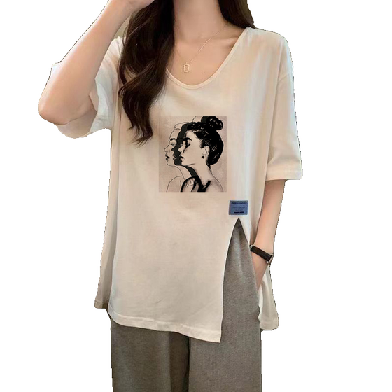 Slit T-shirt for women in summer Korean version 2025 new design scheming niche loose white short-sleeved top trendy ins
Slit T-shirt for women in summer Korean version 2025 new design scheming niche loose white short-sleeved top trendy ins
