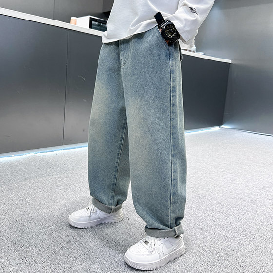 Boys smiling jeans handsome trendy children's clothing handsome classic straight and cool autumn clothes light blue exterior outfit
Boys smiling jeans handsome trendy children's clothing handsome classic straight and cool autumn clothes light blue exterior outfit