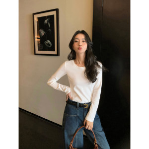 pusumede relaxing and sleek white round neck knitted base shirt for women's basic inner long-sleeved T-shirt top 
pusumede relaxing and sleek white round neck knitted base shirt for women's basic inner long-sleeved T-shirt top