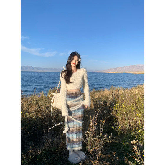 A sweet peach yikett <Berlin Love> Short long-sleeved imitation mink vest knitted top knitted skirt for women
A sweet peach yikett <Berlin Love> Short long-sleeved imitation mink vest knitted top knitted skirt for women