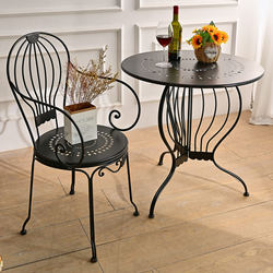 Simple Vintage Wrought Iron Table and Chair Three-Piece Set for Balcony Leisure, Outdoor Courtyard Garden Seating, Coffee Shop Leisure Chair Simple Vintage Wrought Iron Table and Chair Three-Piece Set for Balcony Leisure, Outdoor Courtyard Garden Seating, Coffee Shop Leisure Chair