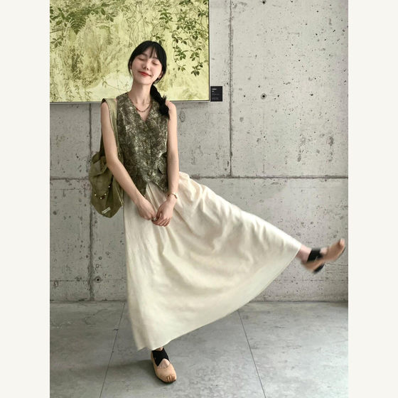 New Chinese style suit cold Zen vest vest big skirt hem skirt two-piece set loose feeling set
New Chinese style suit cold Zen vest vest big skirt hem skirt two-piece set loose feeling set