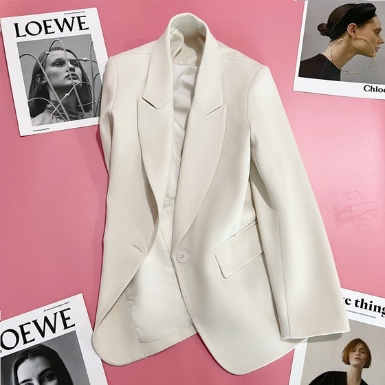 Small beige Korean simple design versatile loose thin shoulder pad suit top high-end street suit jacket
Small beige Korean simple design versatile loose thin shoulder pad suit top high-end street suit jacket