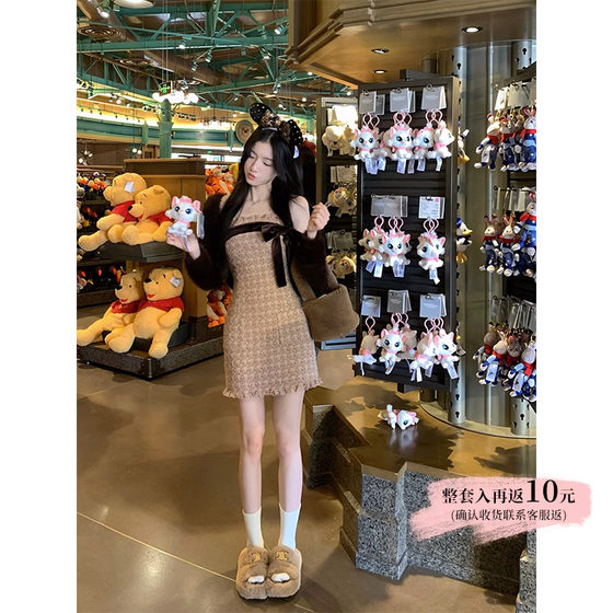 YYW Wang Lan's sister Velvet made tricks, scheming, early autumn, small fragrant strapless skirt plush knitted vest set
YYW Wang Lan's sister Velvet made tricks, scheming, early autumn, small fragrant strapless skirt plush knitted vest set