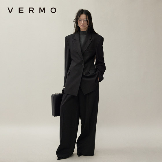VERMO Classic Simple Blended Wool Wide Shoulder Hourglass Stitched Waist Suit
VERMO Classic Simple Blended Wool Wide Shoulder Hourglass Stitched Waist Suit
