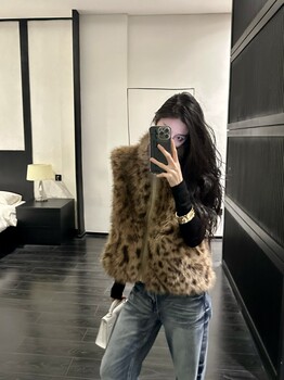 ISGRX Zuiri original design leopard print vest eco-friendly fur temperament autumn and winter warm old money style casual 
ISGRX Zuiri original design leopard print vest eco-friendly fur temperament autumn and winter warm old money style casual