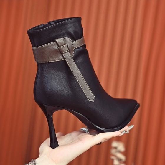 Popular French temperament high-heeled short boots for women in autumn and winter new pointed toe thin heel fashion boots color-blocking small thin boots
Popular French temperament high-heeled short boots for women in autumn and winter new pointed toe thin heel fashion boots color-blocking small thin boots