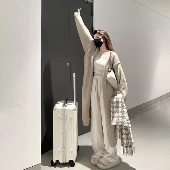 Quick-haired lazy style thickened long-sleeved knitted cardigan jacket early spring 2024 new hot style loose medium-length hair
Quick-haired lazy style thickened long-sleeved knitted cardigan jacket early spring 2024 new hot style loose medium-length hair
