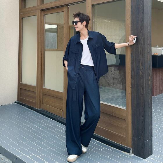 Ice silk denim short-sleeved shirt and trousers old Qianfeng summer men's outfits a complete set of high-end British and elegant style
Ice silk denim short-sleeved shirt and trousers old Qianfeng summer men's outfits a complete set of high-end British and elegant style