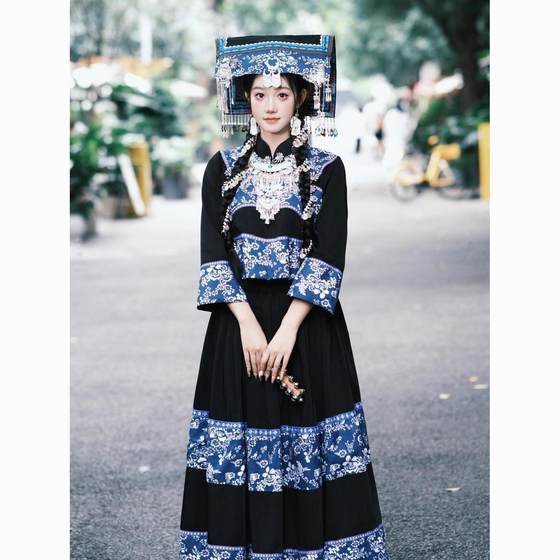 New Guizhou Buyi travel photography ethnic clothing women's clothing Miaojiang Miao girl ethnic minority clothing set
New Guizhou Buyi travel photography ethnic clothing women's clothing Miaojiang Miao girl ethnic minority clothing set