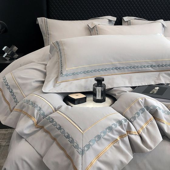 High-end Class A 200-count pure cotton thickened brushed four-piece set for autumn and winter pure cotton light luxury quilt cover high-end bedding 
High-end Class A 200-count pure cotton thickened brushed four-piece set for autumn and winter pure cotton light luxury quilt cover high-end bedding