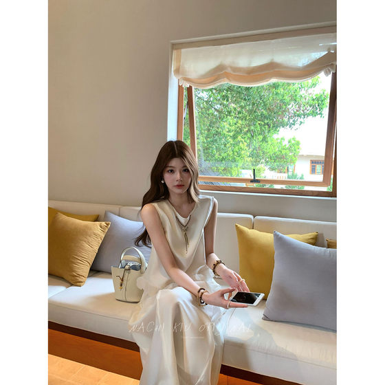Autumn pear fairy vibe white petal sleeveless vest skirt French suit two-piece summer women
Autumn pear fairy vibe white petal sleeveless vest skirt French suit two-piece summer women