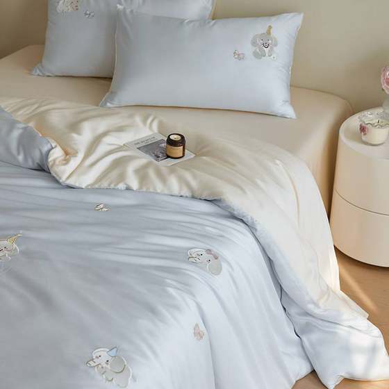 Class A Austrian imported Lanjing Tiansi embroidered bed four-piece set of silky and cool bed sheets and quilt covers and bedding products 
Class A Austrian imported Lanjing Tiansi embroidered bed four-piece set of silky and cool bed sheets and quilt covers and bedding products