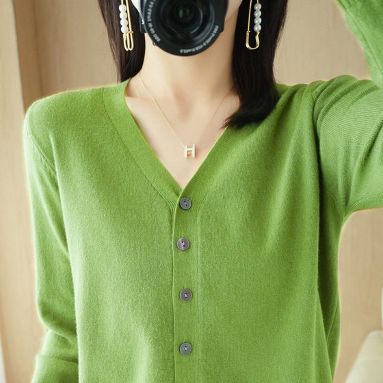 Cardigan jacket for women knitted base shirt V-neck long-sleeved 2025 autumn outerwear sweater Korean version 2025 new
Cardigan jacket for women knitted base shirt V-neck long-sleeved 2025 autumn outerwear sweater Korean version 2025 new