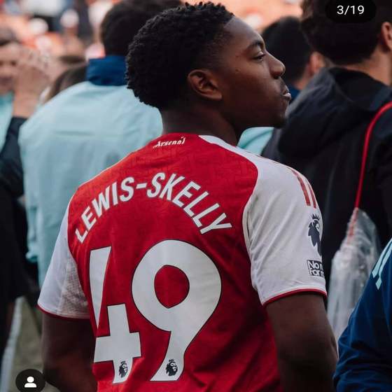 2526 Arsenal home jersey Havertz Odegaard's same Calafiori Rice short-sleeved fan version
2526 Arsenal home jersey Havertz Odegaard's same Calafiori Rice short-sleeved fan version