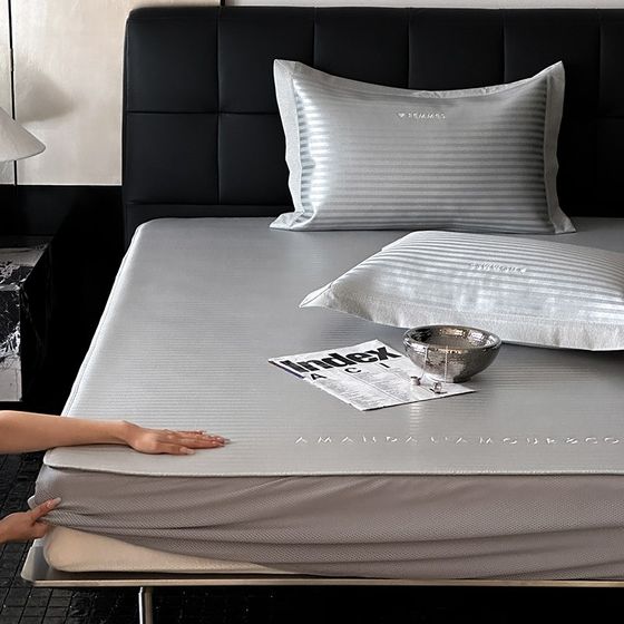 Summer simple Class A antibacterial ice silk mat three-piece set cool embroidery air conditioner soft mat sheet-style machine washable 1.8
Summer simple Class A antibacterial ice silk mat three-piece set cool embroidery air conditioner soft mat sheet-style machine washable 1.8