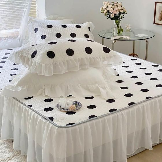 Summer A Polka dot ice silk latex cool mat three-piece set bed skirt H summer cool quilt four-piece set machine washable folding mat
Summer A Polka dot ice silk latex cool mat three-piece set bed skirt H summer cool quilt four-piece set machine washable folding mat