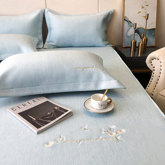 Summer Class A ice silk mat washable 1.5mx three-piece set foldable mat bed mat 1.8m air-conditioning soft mat
Summer Class A ice silk mat washable 1.5mx three-piece set foldable mat bed mat 1.8m air-conditioning soft mat