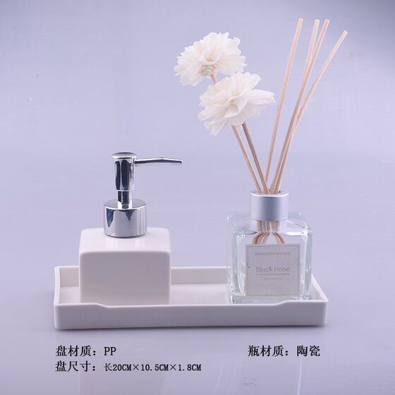 European bathroom toiletries kit model room bathroom supplies ornaments hand sanitizer bottle aromatherapy tray tray cover 
European bathroom toiletries kit model room bathroom supplies ornaments hand sanitizer bottle aromatherapy tray tray cover
