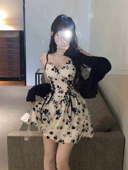 Pure desire wind floral sling dress set women autumn new fungus sunscreen cardigan V -neck waters short skirt Pure desire wind floral sling dress set women autumn new fungus sunscreen cardigan V -neck waters short skirt