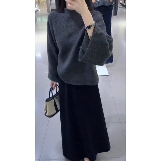 Gray turtleneck pullover bottoming sweater for women 2025 new autumn and winter loose lazy style inner sweater top 
Gray turtleneck pullover bottoming sweater for women 2025 new autumn and winter loose lazy style inner sweater top