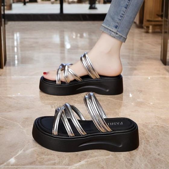 High-end silver slippers for women's summer 2025 new style of thick-soled high-rise flip-flops sandals for both beach shoes
High-end silver slippers for women's summer 2025 new style of thick-soled high-rise flip-flops sandals for both beach shoes