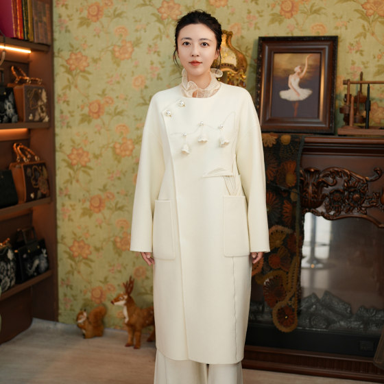 Lily of the Valley Designer Series Coat, Autumn and Winter Three-dimensional Decoration White Temperature Long Sleeve Mid-Length Woolen Jacket
Lily of the Valley Designer Series Coat, Autumn and Winter Three-dimensional Decoration White Temperature Long Sleeve Mid-Length Woolen Jacket