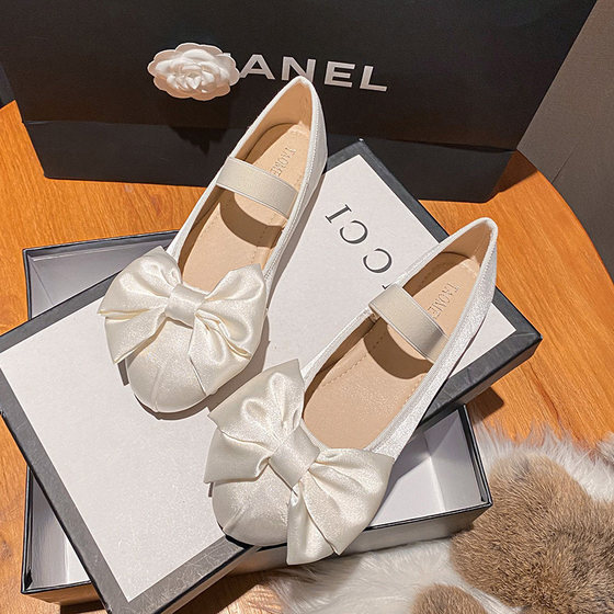 French shallow mouth flat shoes Mary Jane shoes Temperament single shoes for women 2024 new spring large-size women's shoes 41-43
French shallow mouth flat shoes Mary Jane shoes Temperament single shoes for women 2024 new spring large-size women's shoes 41-43