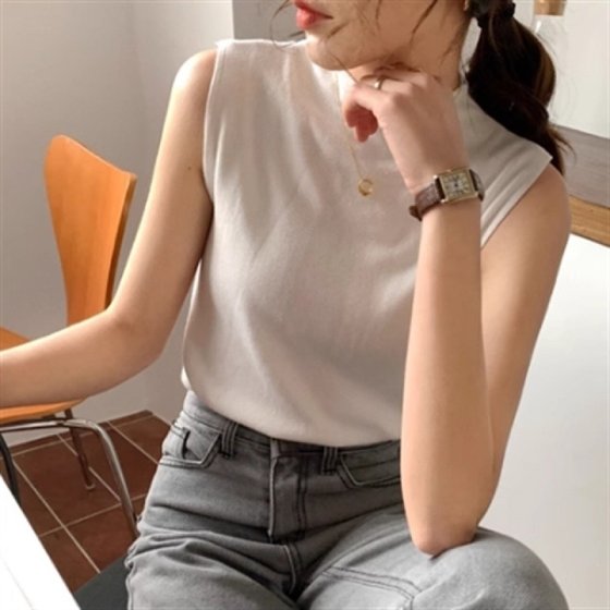 Solid color knitted suspender vest for women's suit professional inner wear Korean style summer bottoming half-high neck sleeveless top
Solid color knitted suspender vest for women's suit professional inner wear Korean style summer bottoming half-high neck sleeveless top
