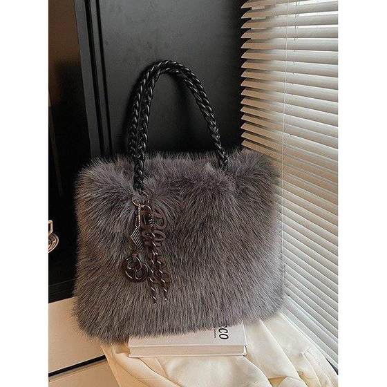Plush handbag for women 2025 autumn and winter fashion commuting to class shoulder bag cute travel tote bag shopping bag
Plush handbag for women 2025 autumn and winter fashion commuting to class shoulder bag cute travel tote bag shopping bag