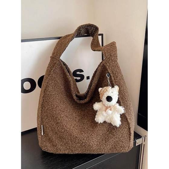 Large-capacity woolen tote bag for women 2025 autumn and winter casual commuting to class shoulder bag travel portable shopping bag trendy
Large-capacity woolen tote bag for women 2025 autumn and winter casual commuting to class shoulder bag travel portable shopping bag trendy
